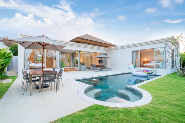 Pool Deck Pouring in Indio