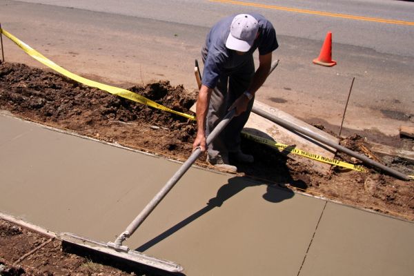 Sidewalk Pouring in Indio
